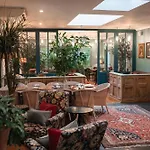 Мини-отель The Coach House Раундвуд