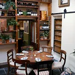 The Coach House Раундвуд
