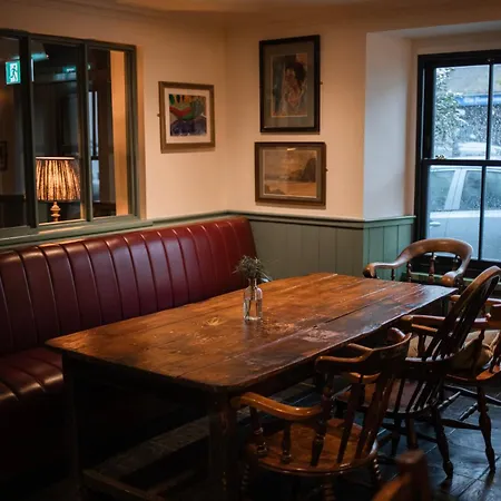 The Coach House * راوندوود